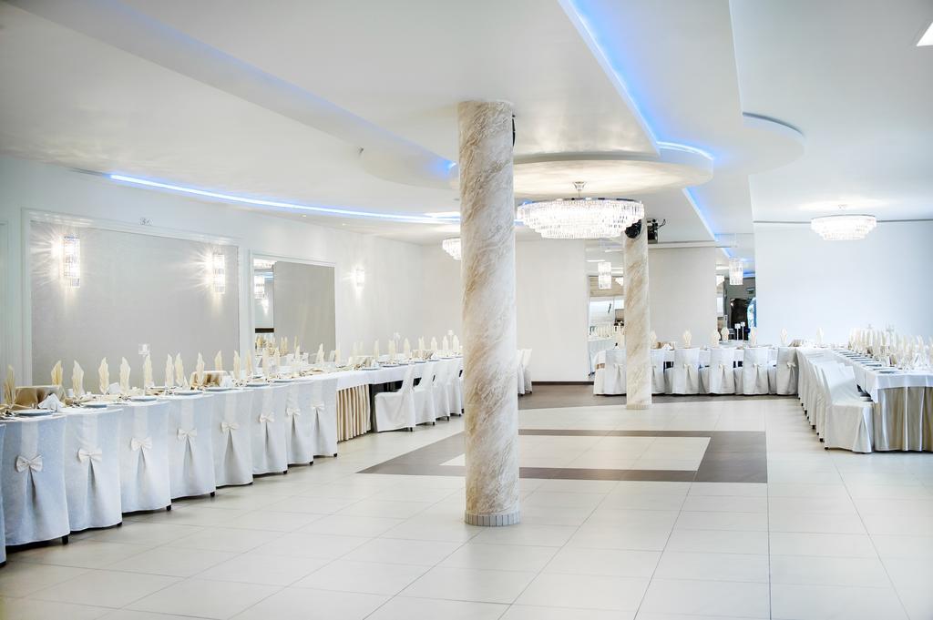 百利金酒店 Aleksandrów Łódzki 外观 照片